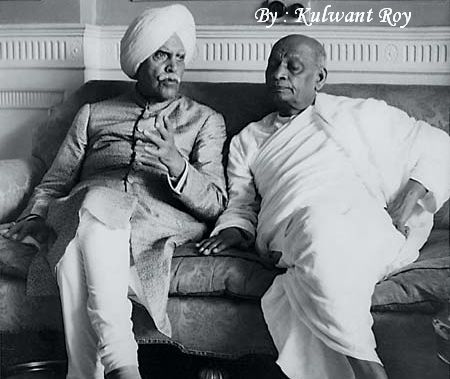 Sardar Patel and the Maharaja of Patiala confer during a meeting of the Phulkian Union, an umbrella body of princely states, in Patiala, shortly after Independence 